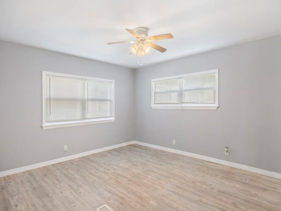 For Sale: $169,000 (2 beds, 2 baths, 1152 Square Feet)