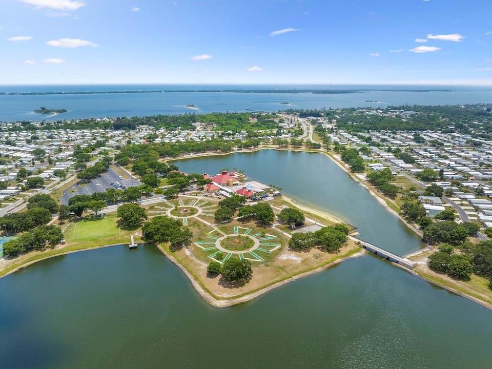 For Sale: $169,000 (2 beds, 2 baths, 1152 Square Feet)