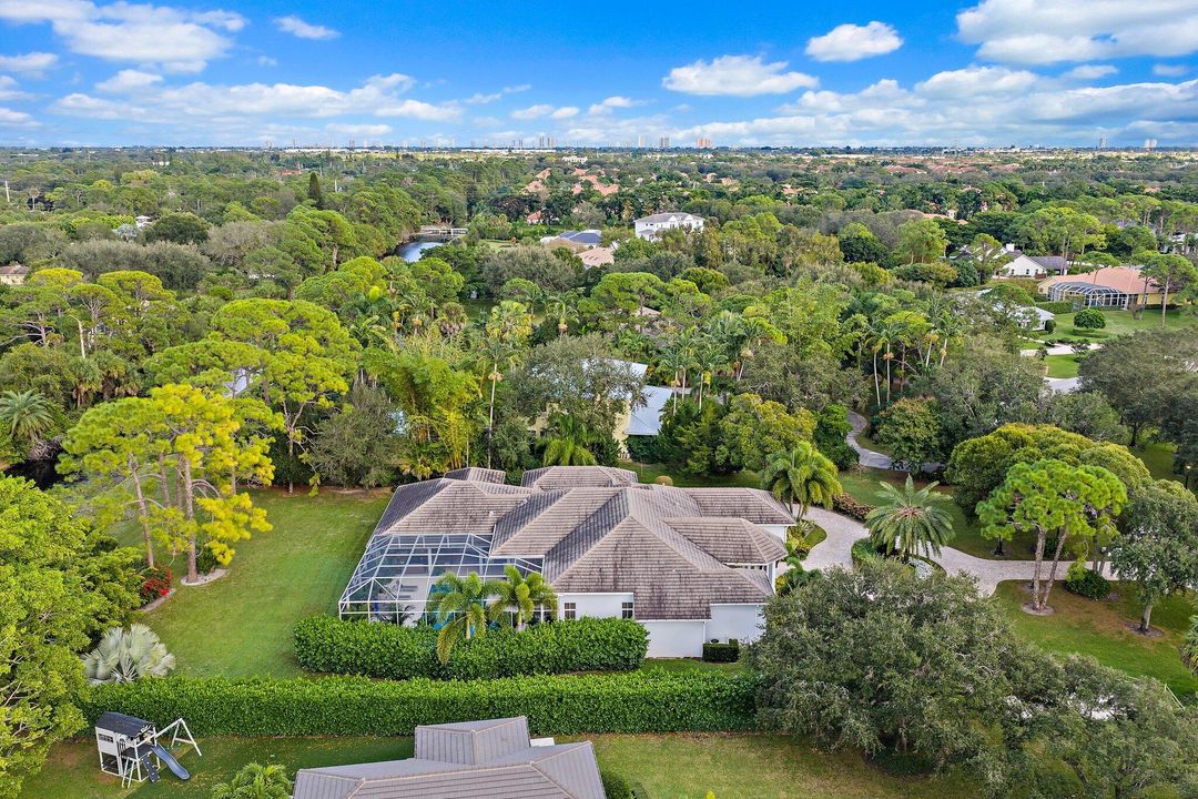 For Sale: $4,199,000 (5 beds, 3 baths, 4711 Square Feet)