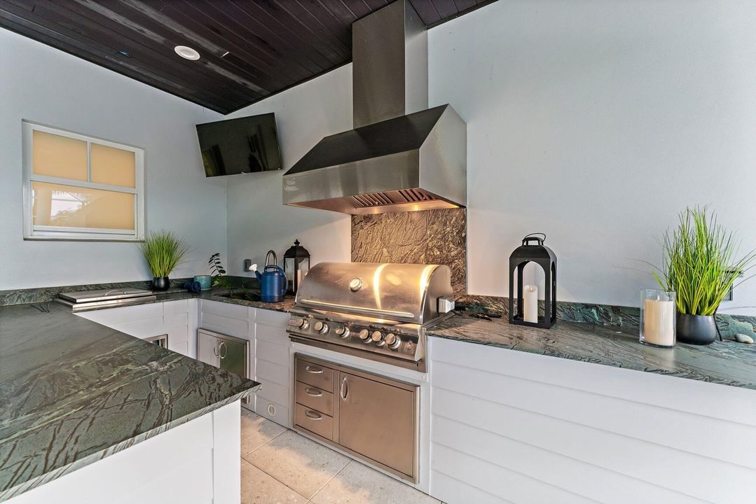 For Sale: $4,199,000 (5 beds, 3 baths, 4711 Square Feet)