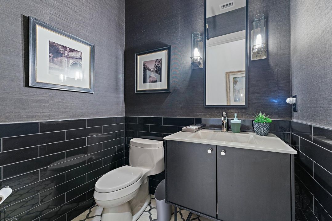 For Sale: $4,199,000 (5 beds, 3 baths, 4711 Square Feet)