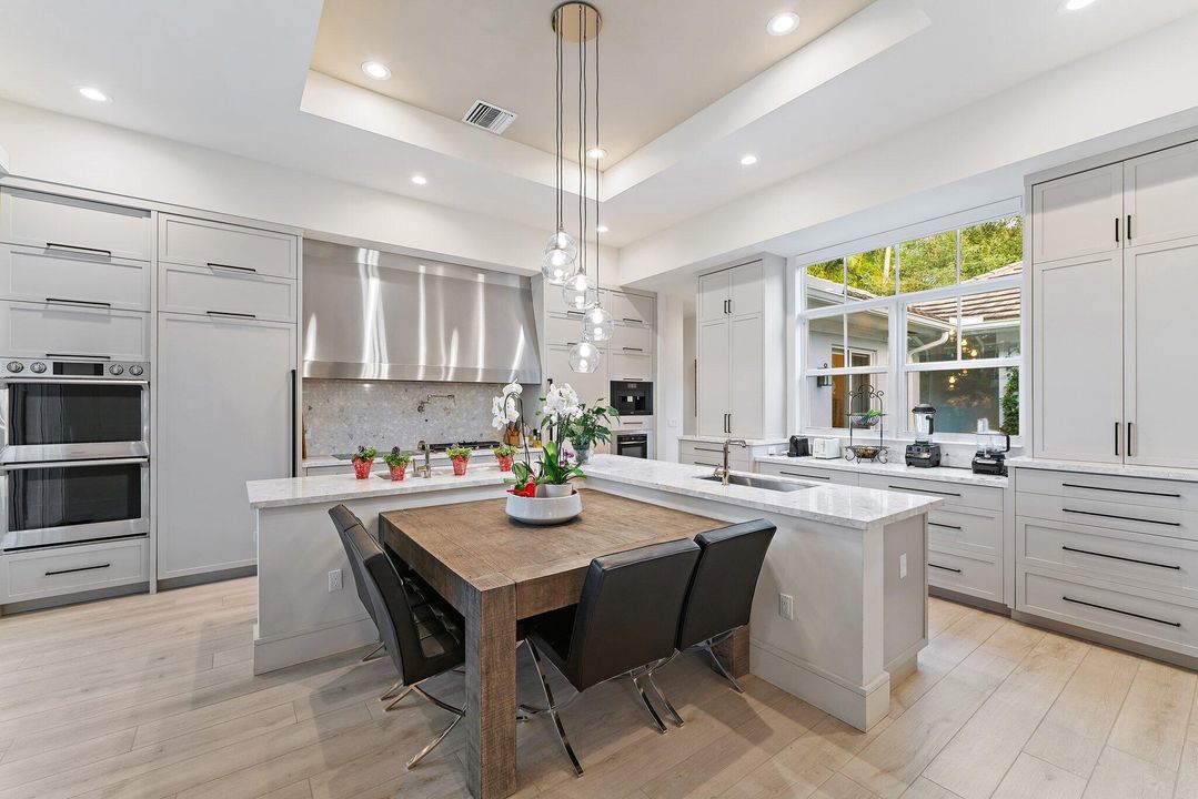 For Sale: $4,199,000 (5 beds, 3 baths, 4711 Square Feet)