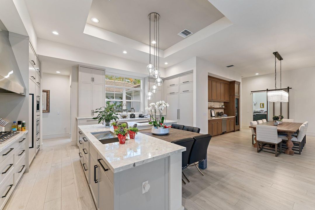 For Sale: $4,199,000 (5 beds, 3 baths, 4711 Square Feet)