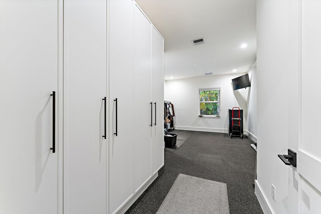 For Sale: $4,199,000 (5 beds, 3 baths, 4711 Square Feet)