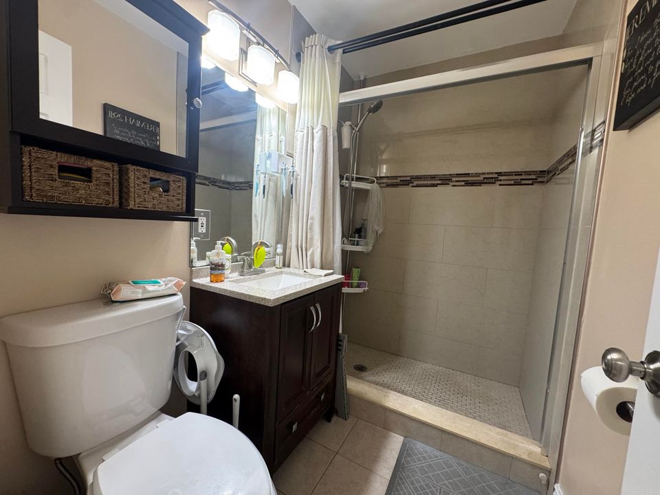 На продажу: $399,000 (3 спален, 1 ванн, 936 Квадратных фут)