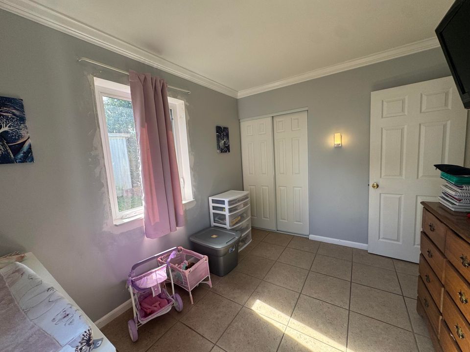 На продажу: $399,000 (3 спален, 1 ванн, 936 Квадратных фут)