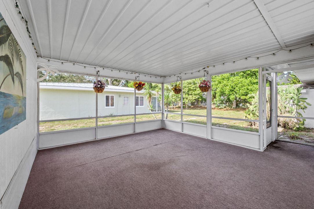 For Sale: $249,900 (2 beds, 1 baths, 858 Square Feet)