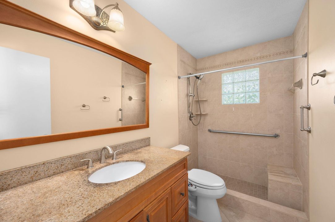For Sale: $249,900 (2 beds, 1 baths, 858 Square Feet)