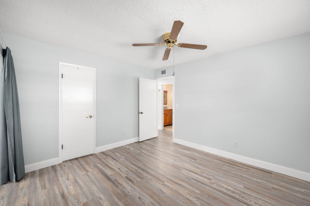 For Sale: $249,900 (2 beds, 1 baths, 858 Square Feet)