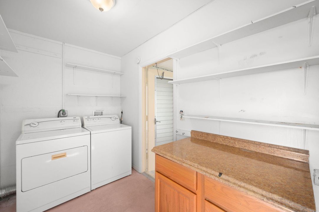 For Sale: $249,900 (2 beds, 1 baths, 858 Square Feet)