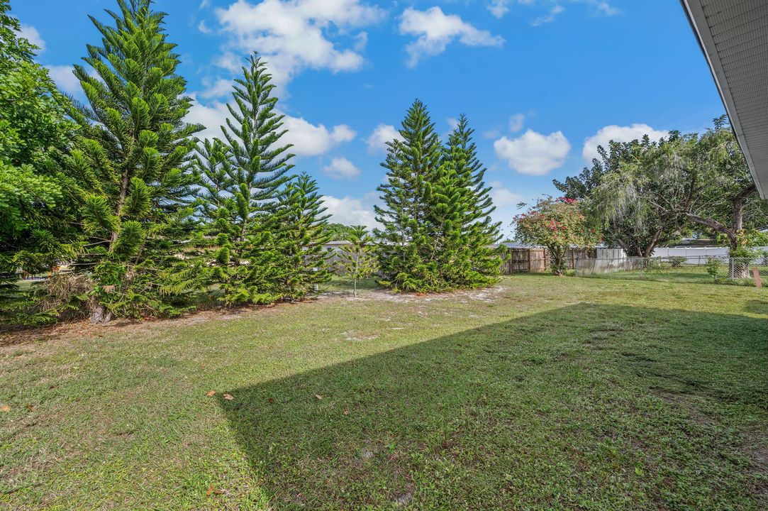 For Sale: $249,900 (2 beds, 1 baths, 858 Square Feet)