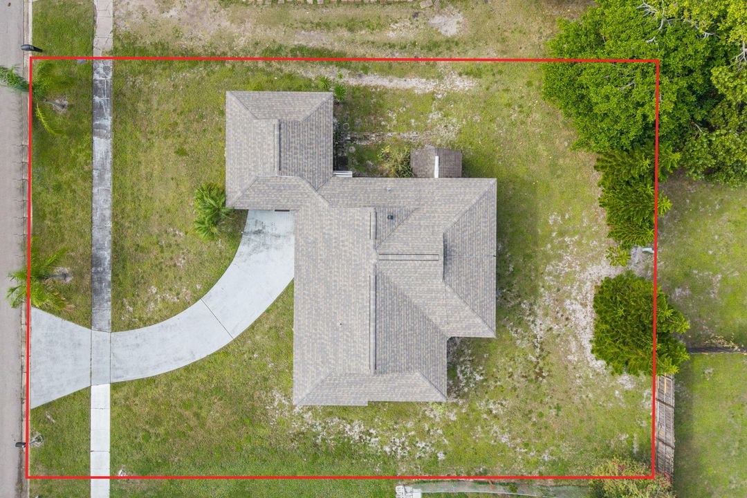 For Sale: $249,900 (2 beds, 1 baths, 858 Square Feet)