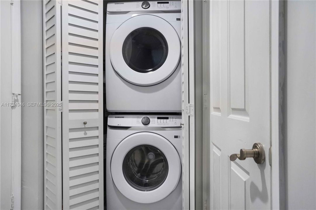 For Rent: $3,500 (2 beds, 2 baths, 1246 Square Feet)