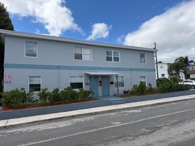 For Rent: $1,650 (1 beds, 1 baths, 927 Square Feet)