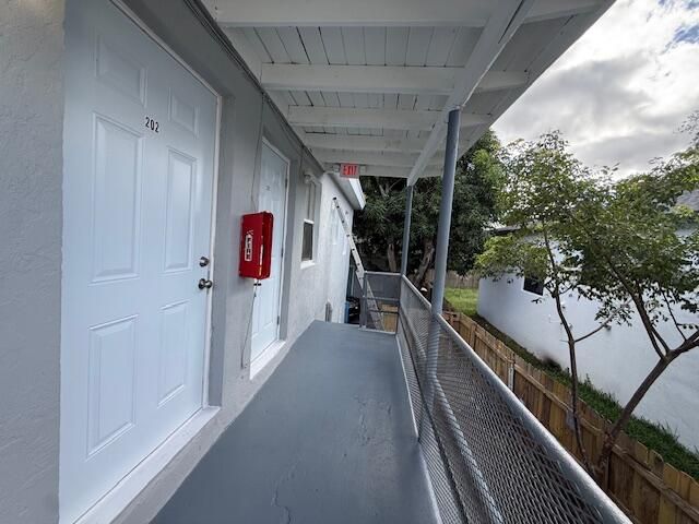 For Rent: $1,650 (1 beds, 1 baths, 927 Square Feet)