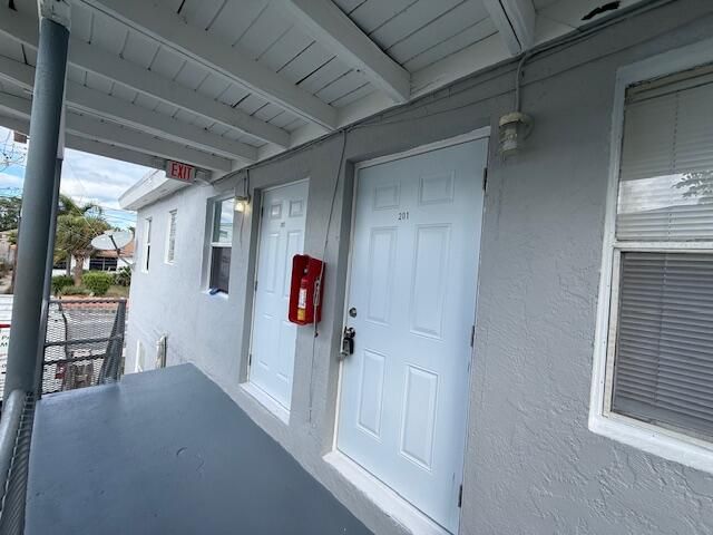 For Rent: $1,650 (1 beds, 1 baths, 927 Square Feet)