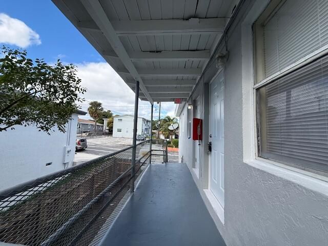 For Rent: $1,650 (1 beds, 1 baths, 927 Square Feet)