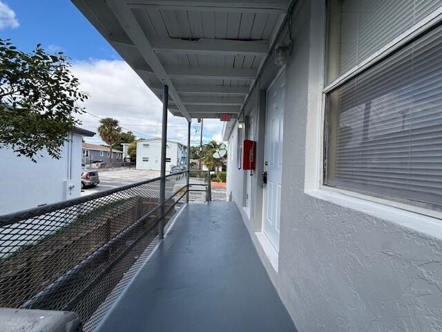 For Rent: $1,650 (1 beds, 1 baths, 927 Square Feet)