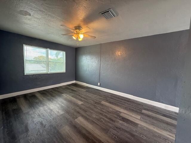 For Rent: $1,650 (1 beds, 1 baths, 927 Square Feet)