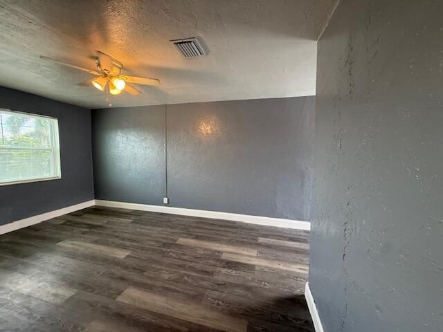 For Rent: $1,650 (1 beds, 1 baths, 927 Square Feet)