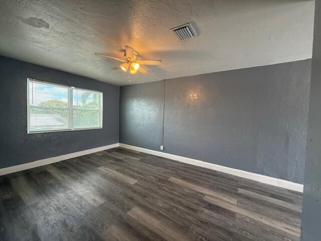 For Rent: $1,650 (1 beds, 1 baths, 927 Square Feet)