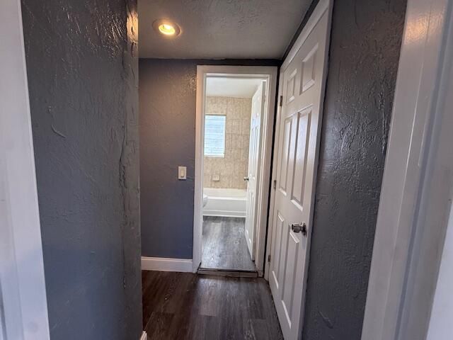 For Rent: $1,650 (1 beds, 1 baths, 927 Square Feet)
