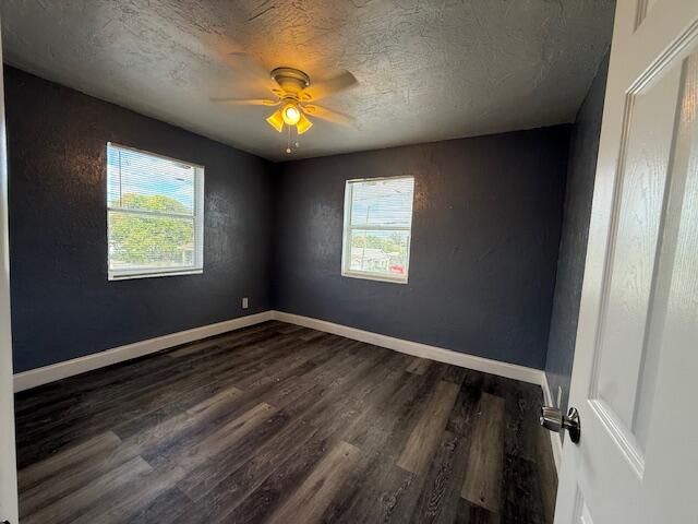 For Rent: $1,650 (1 beds, 1 baths, 927 Square Feet)