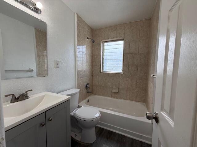 For Rent: $1,650 (1 beds, 1 baths, 927 Square Feet)