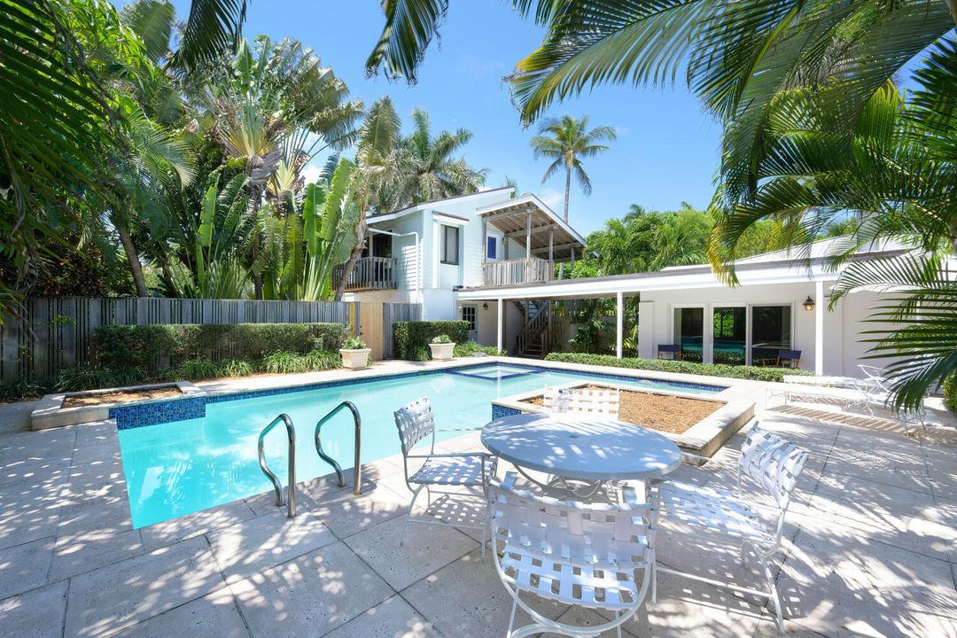 出租: $35,000 (5 贝兹, 2 浴室, 3505 平方英尺)