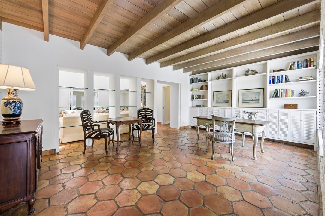 出租: $35,000 (5 贝兹, 2 浴室, 3505 平方英尺)