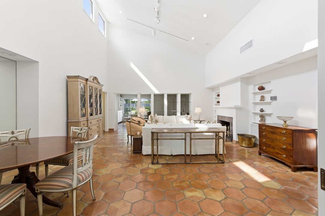 出租: $35,000 (5 贝兹, 2 浴室, 3505 平方英尺)