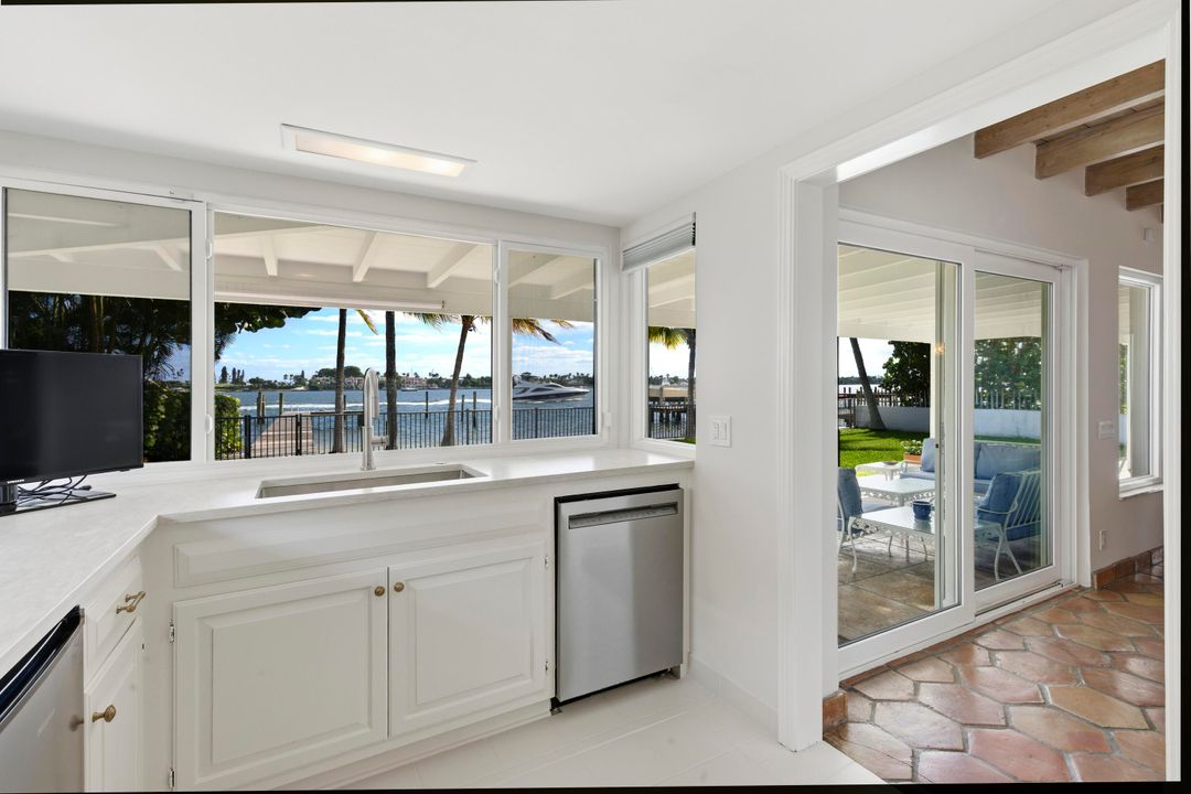 出租: $35,000 (5 贝兹, 2 浴室, 3505 平方英尺)