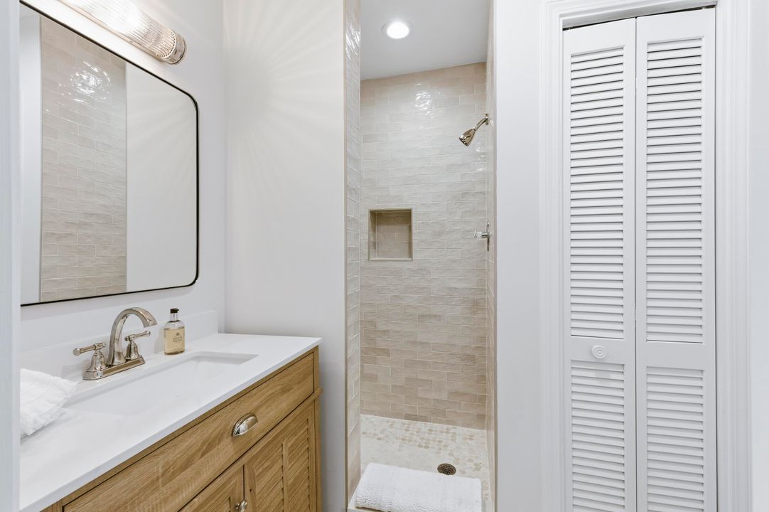 出租: $35,000 (5 贝兹, 2 浴室, 3505 平方英尺)