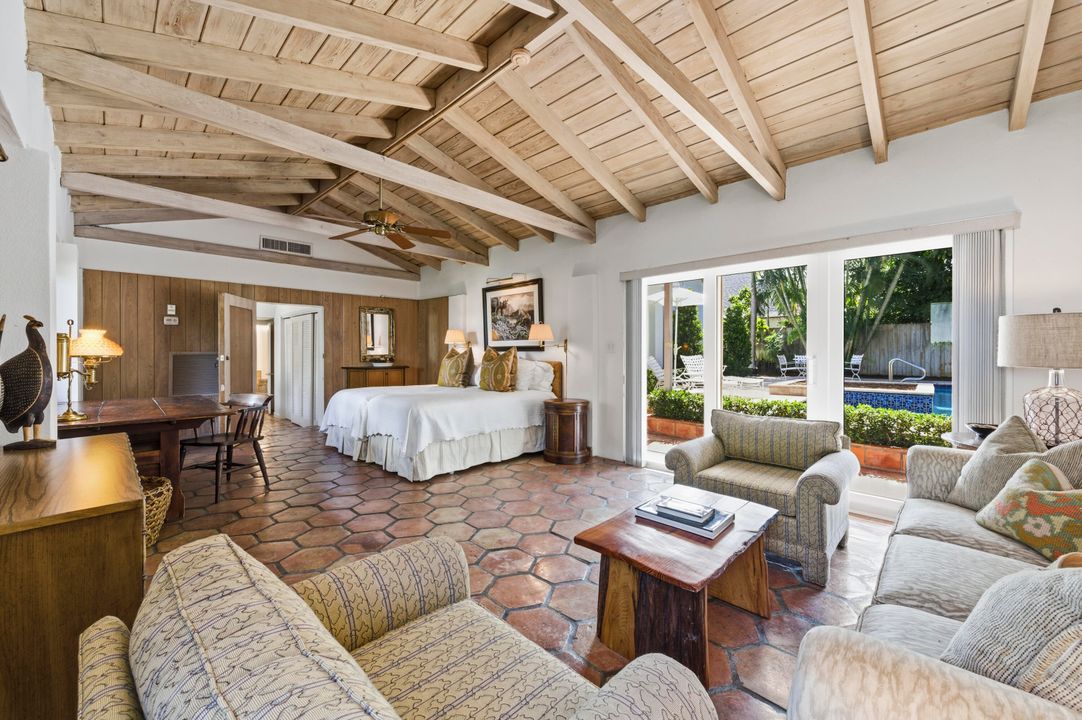 出租: $35,000 (5 贝兹, 2 浴室, 3505 平方英尺)