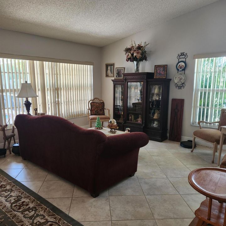 En Venta: $809,000 (3 camas, 2 baños, 1647 Pies cuadrados)