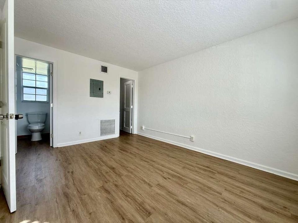 For Rent: $1,650 (1 beds, 1 baths, 750 Square Feet)