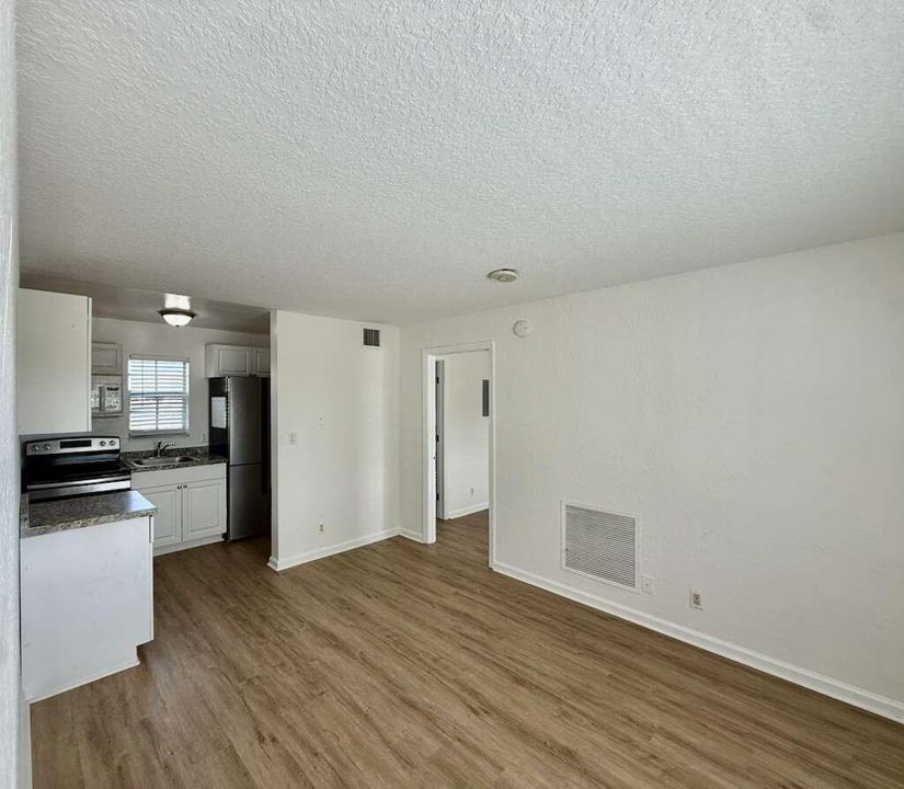 For Rent: $1,650 (1 beds, 1 baths, 750 Square Feet)