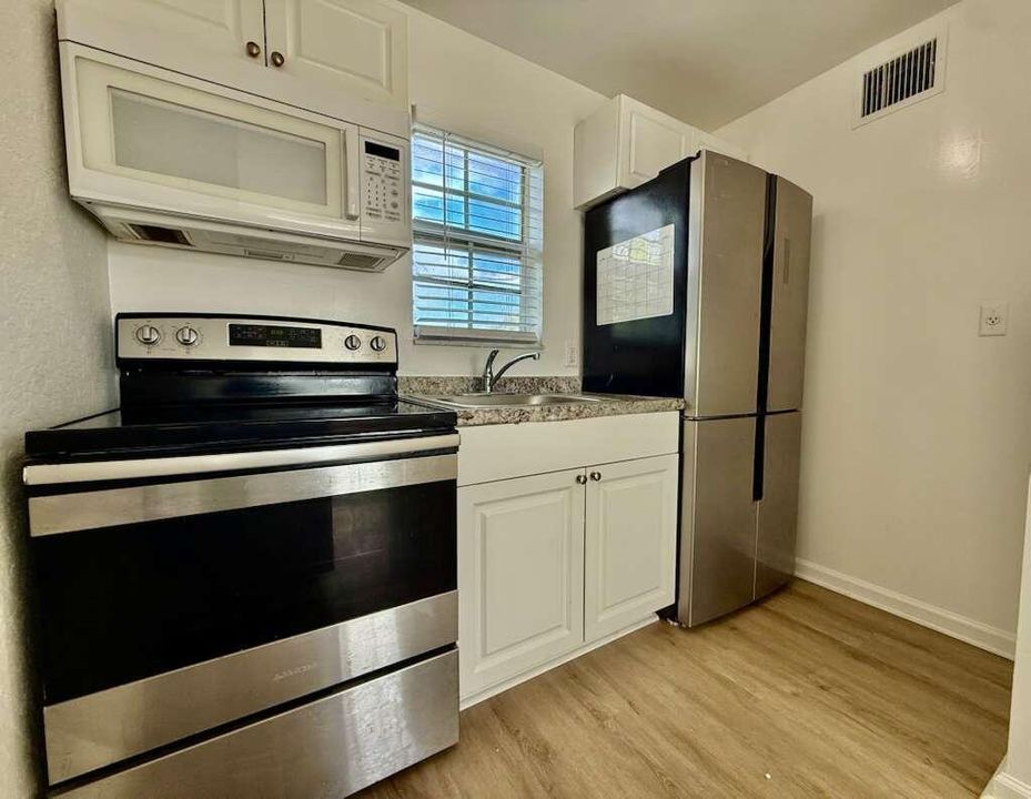 For Rent: $1,650 (1 beds, 1 baths, 750 Square Feet)