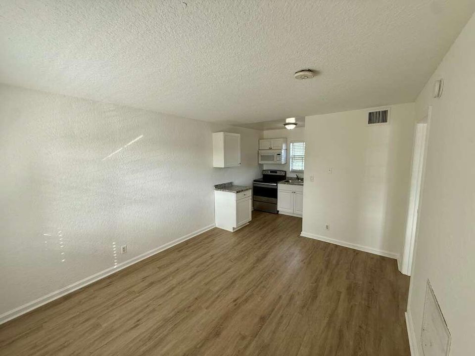 For Rent: $1,650 (1 beds, 1 baths, 750 Square Feet)