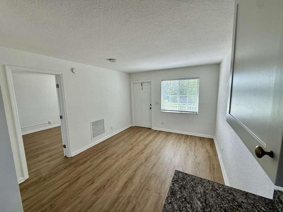 For Rent: $1,650 (1 beds, 1 baths, 750 Square Feet)