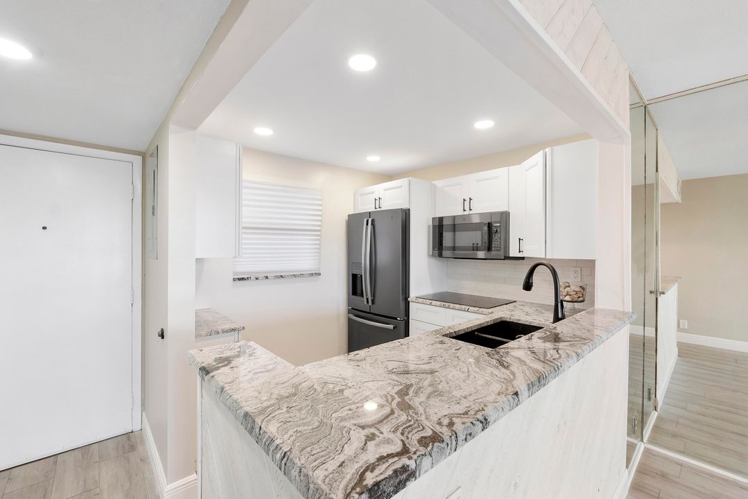 В аренду: $2,000 (1 спален, 1 ванн, 648 Квадратных фут)