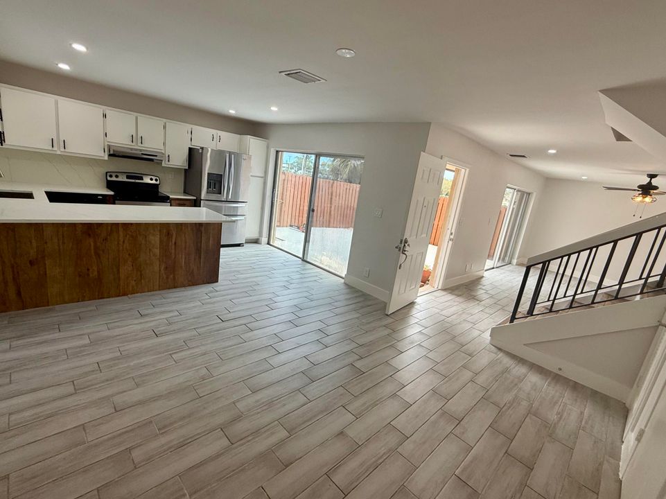 На продажу: $279,900 (2 спален, 2 ванн, 1500 Квадратных фут)