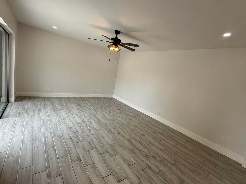 На продажу: $279,900 (2 спален, 2 ванн, 1500 Квадратных фут)