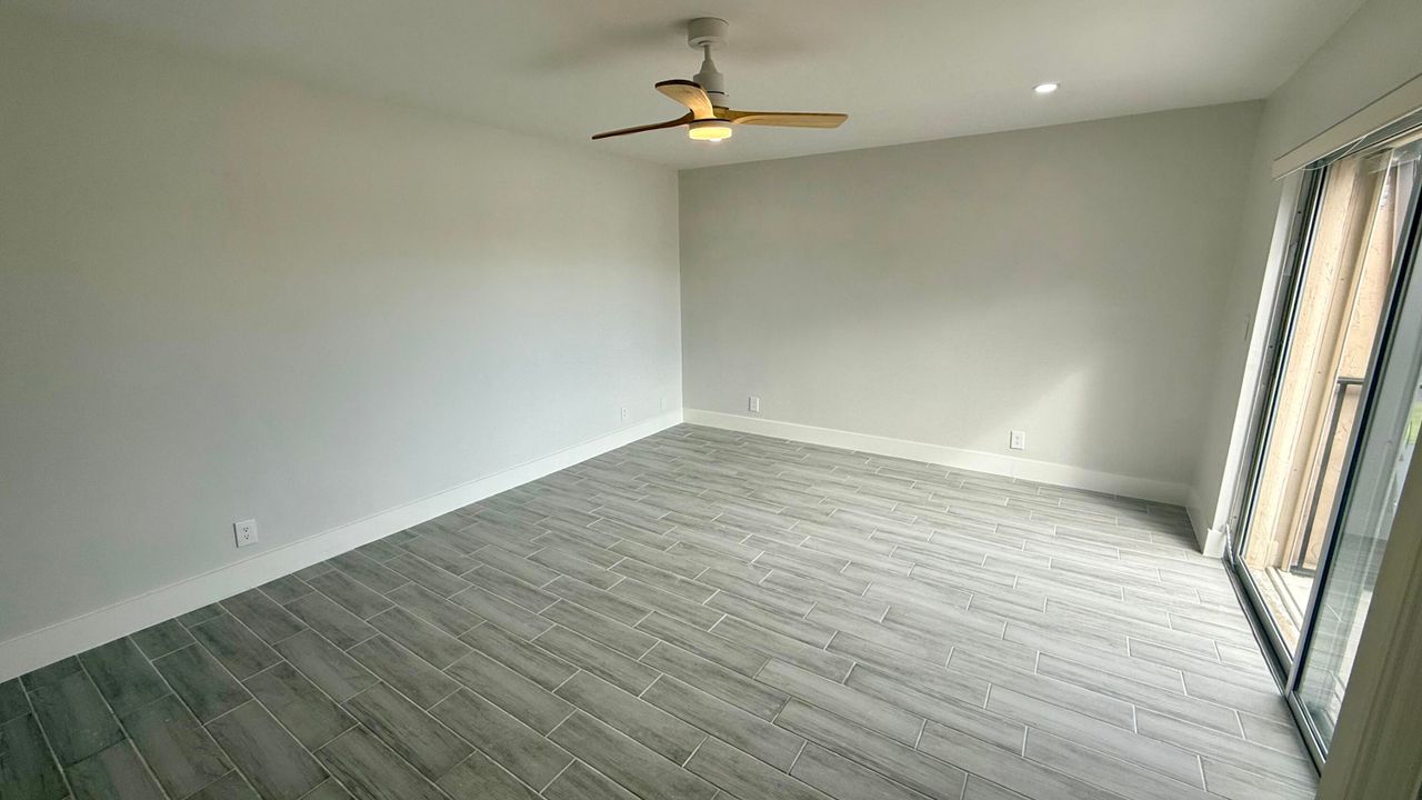 На продажу: $279,900 (2 спален, 2 ванн, 1500 Квадратных фут)