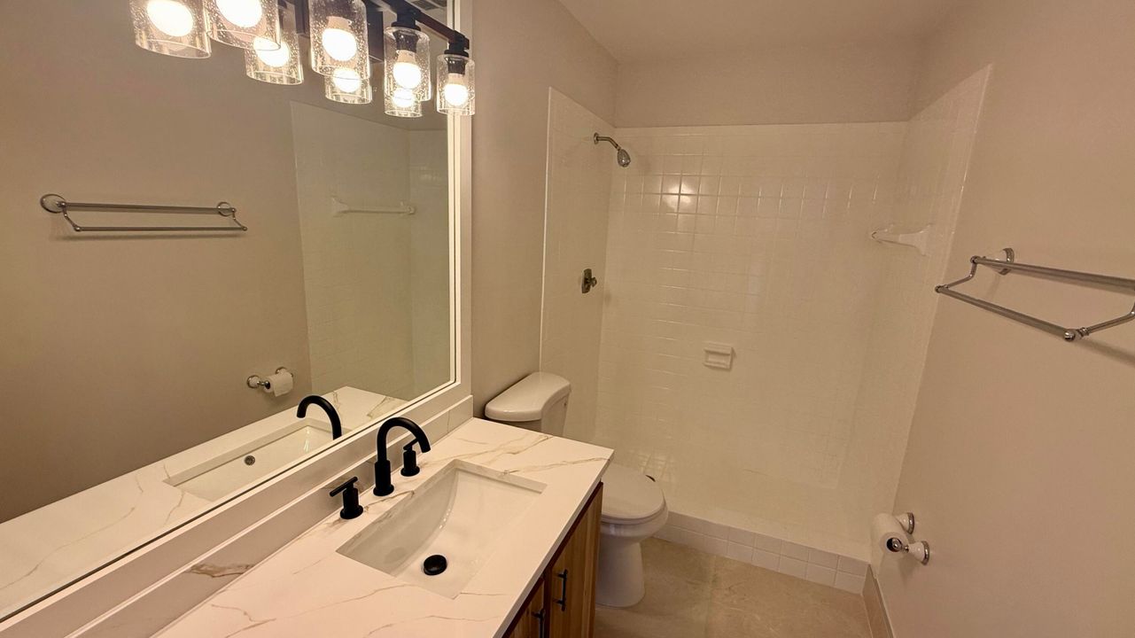 На продажу: $279,900 (2 спален, 2 ванн, 1500 Квадратных фут)