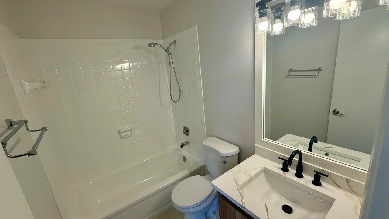 На продажу: $279,900 (2 спален, 2 ванн, 1500 Квадратных фут)