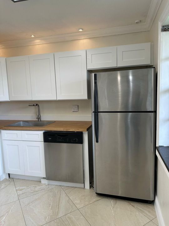 На продажу: $149,900 (2 спален, 2 ванн, 1197 Квадратных фут)