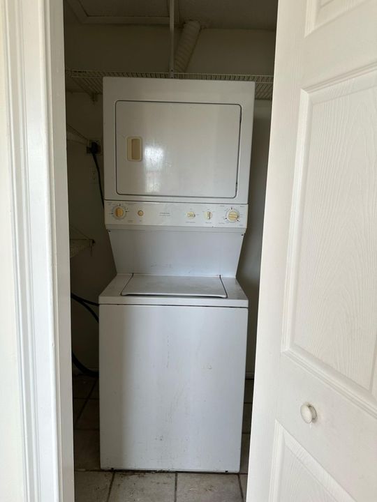 На продажу: $149,900 (2 спален, 2 ванн, 1197 Квадратных фут)