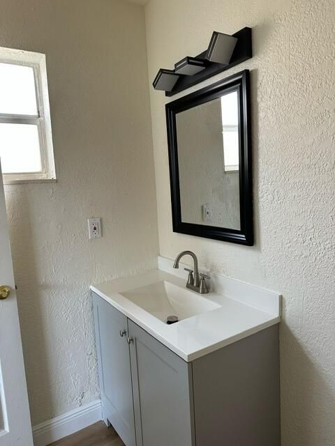 На продажу: $149,900 (2 спален, 2 ванн, 1197 Квадратных фут)