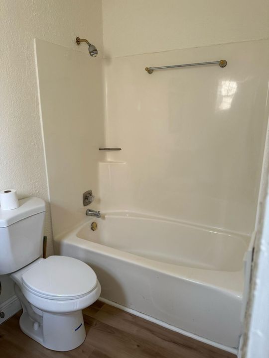 На продажу: $149,900 (2 спален, 2 ванн, 1197 Квадратных фут)